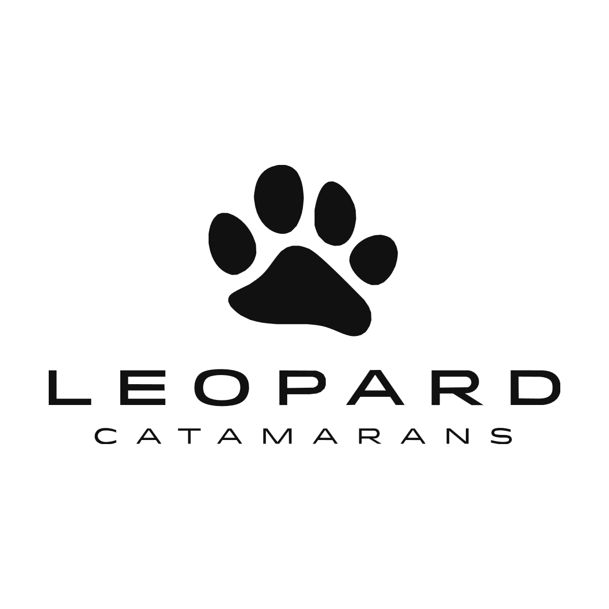 Logo Leopard Catamarans noir avec lettrage moderne et emblème en forme de patte de félin